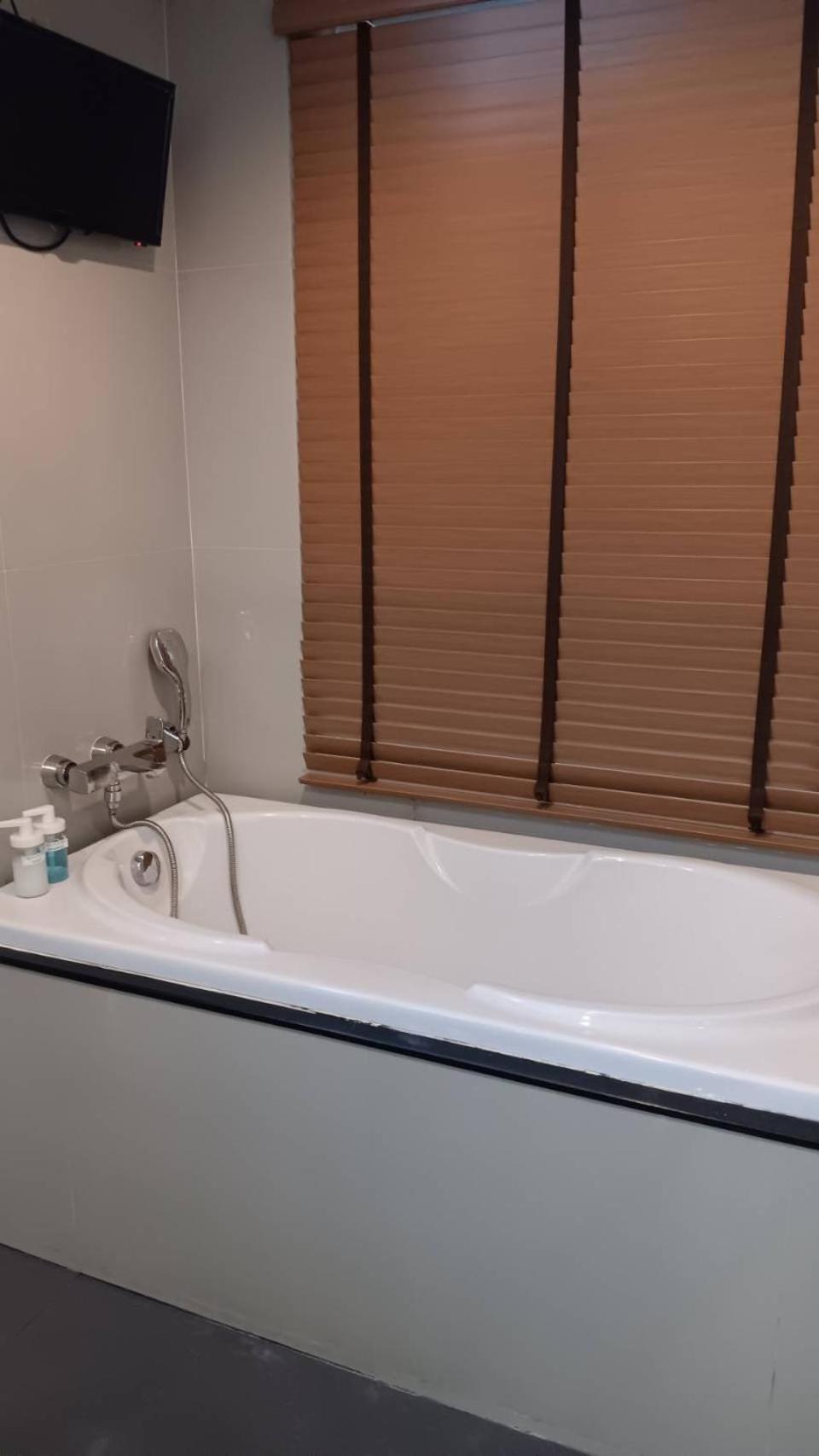 J Residence Thonglor 8 Банкок Екстериор снимка