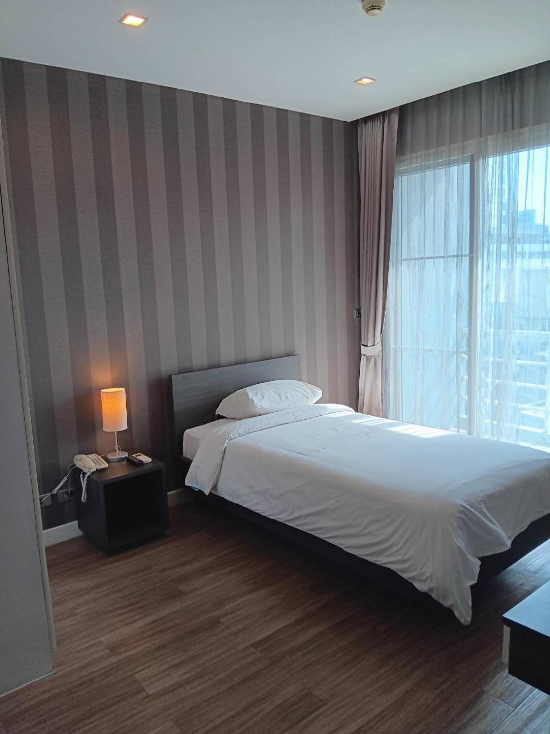 J Residence Thonglor 8 Банкок Екстериор снимка