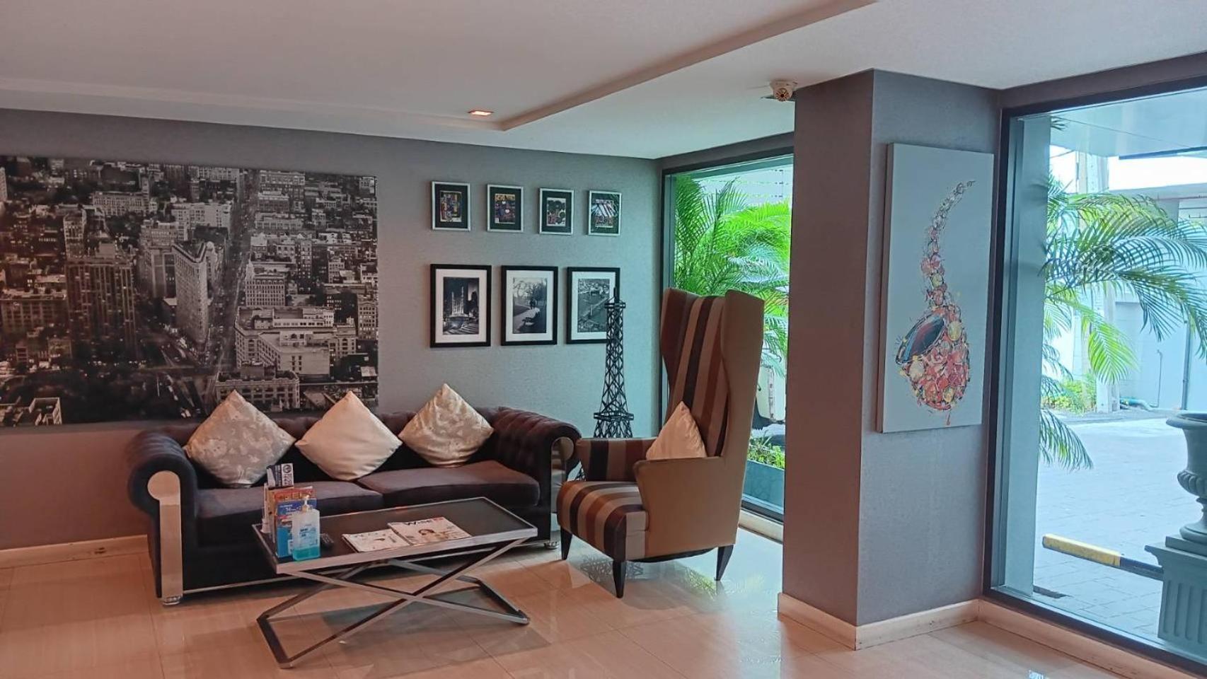 J Residence Thonglor 8 Банкок Екстериор снимка