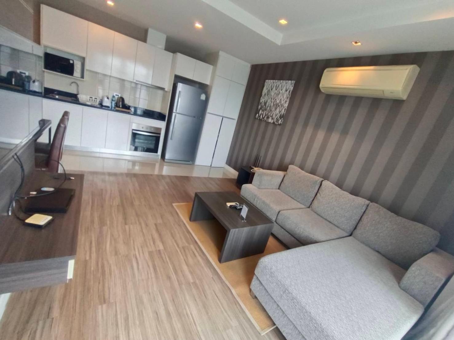 J Residence Thonglor 8 Банкок Екстериор снимка