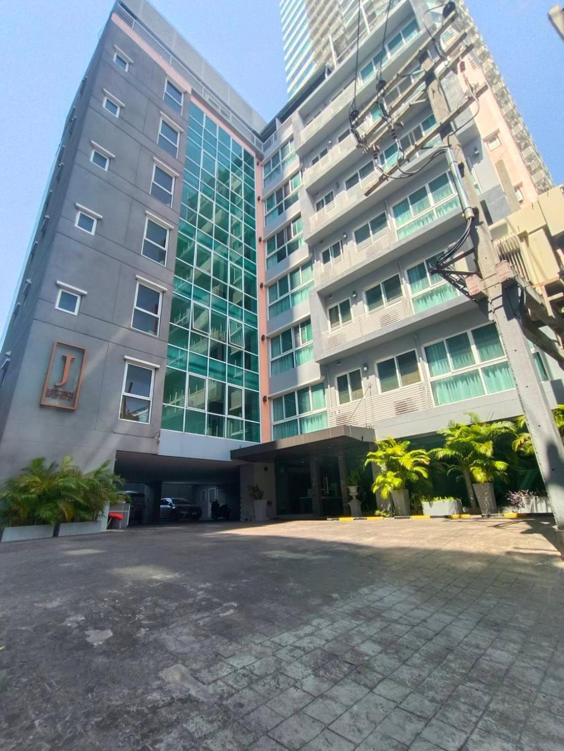 J Residence Thonglor 8 Банкок Екстериор снимка